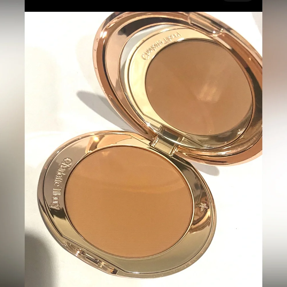 Charlotte Tilbury Gold Compact with Airbrush Flawless Finish